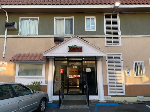 Encore Inn image 2