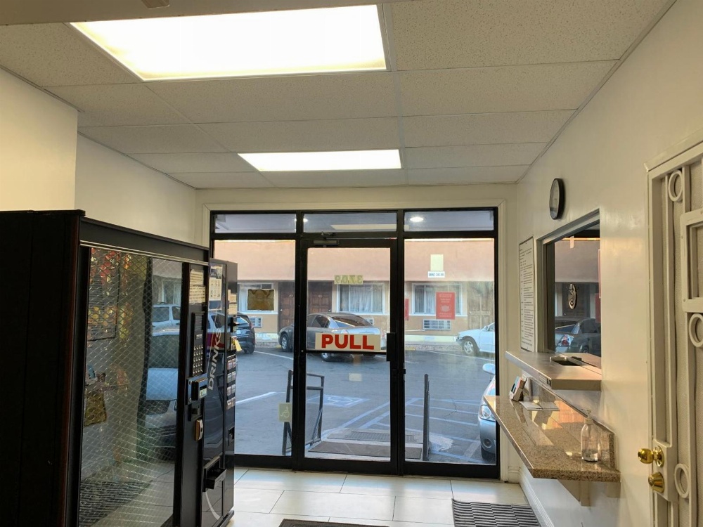 Encore Inn Main image