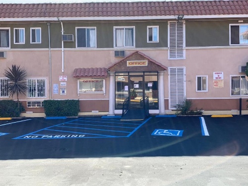 Encore Inn image 4
